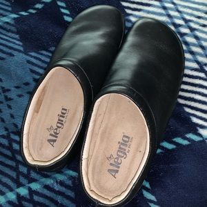 Great condition very comfortable shoes!